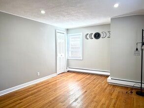 136 Chestnut St, Unit 2 in Garfield, NJ - Foto de edificio - Building Photo