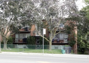 456 Lawrence Ave W in Toronto, ON - Building Photo