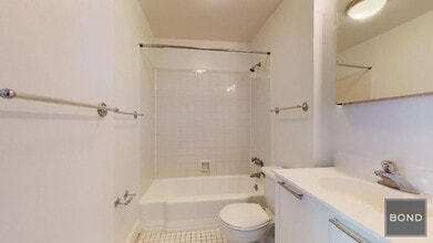 236 E 36th St in New York, NY - Building Photo - Building Photo