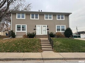 1728 Taylor St in Davenport, IA - Building Photo