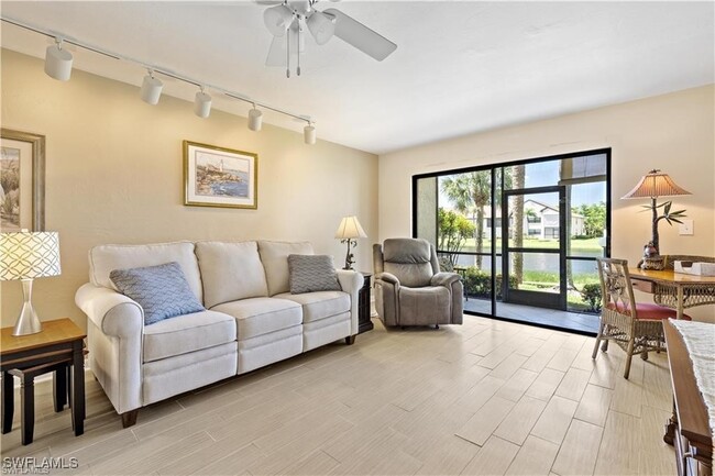 8445 Charter Club Cir in Ft. Myers, FL - Foto de edificio - Building Photo