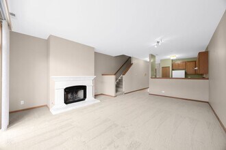 2843 Falling Waters Dr in Lindenhurst, IL - Building Photo - Building Photo