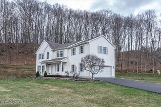 40 Vischer Ferry Rd in Rexford, NY - Building Photo - Building Photo