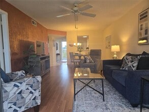 800 Cove Cay Dr in Clearwater, FL - Building Photo - Building Photo