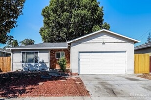 1508 Crestview Dr in Antioch, CA - Building Photo
