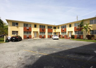 211-215 Zamora Ave in Miami, FL - Building Photo - Building Photo