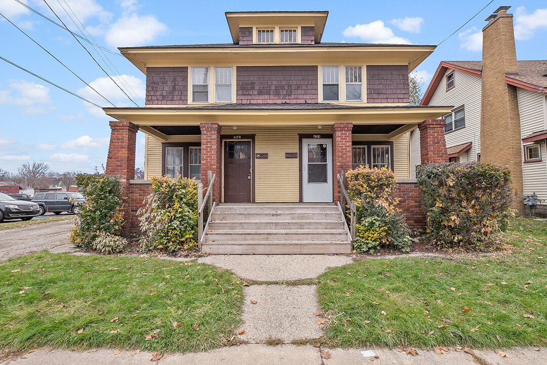 861 Douglas St NW in Grand Rapids, MI - Building Photo