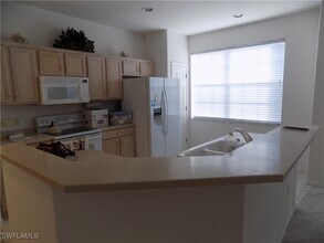 20021 Sanibel View Cir in Ft. Myers, FL - Foto de edificio - Building Photo