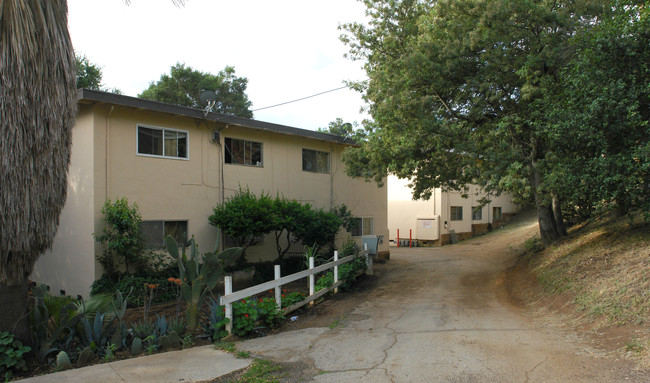 80-90 W 5th St in Morgan Hill, CA - Building Photo - Building Photo