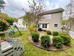 8 Furlong St in Saratoga Springs, NY - Building Photo - Building Photo