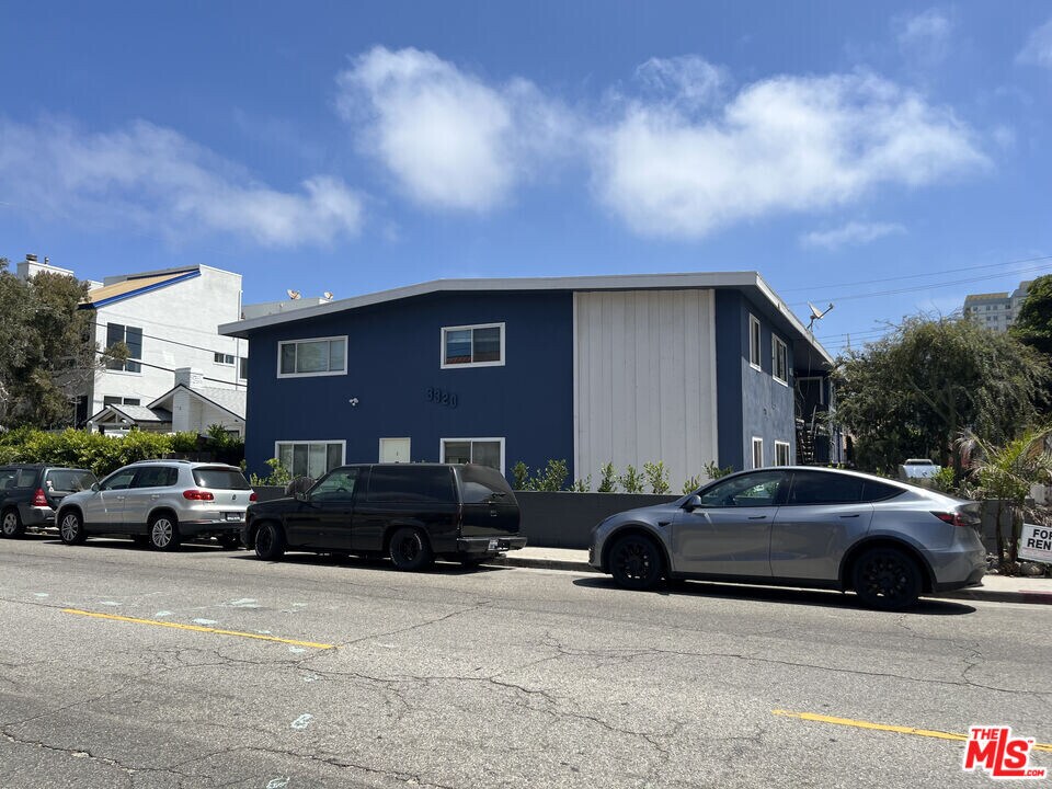 101 Catamaran St in Marina Del Rey, CA - Building Photo