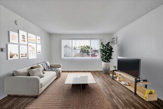 771 Newport Ave, Unit 3 in Long Beach, CA - Foto de edificio - Building Photo
