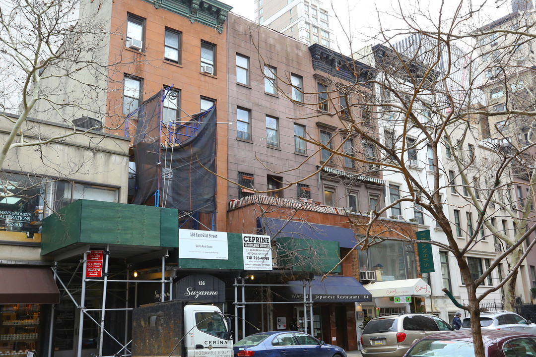 134 E 61st St in New York, NY - Building Photo