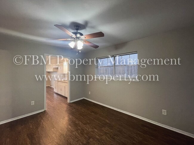 1509 S Hall St in Ennis, TX - Building Photo - Building Photo