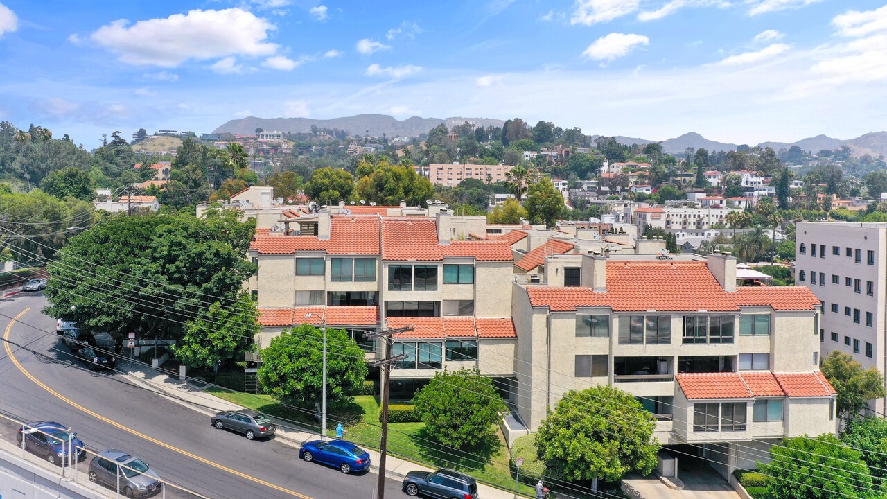 1900 Vine St, Unit 104 in Los Angeles, CA - Building Photo