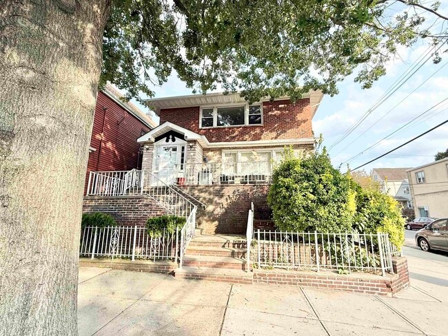 588 Avenue A in Bayonne, NJ - Building Photo - Building Photo