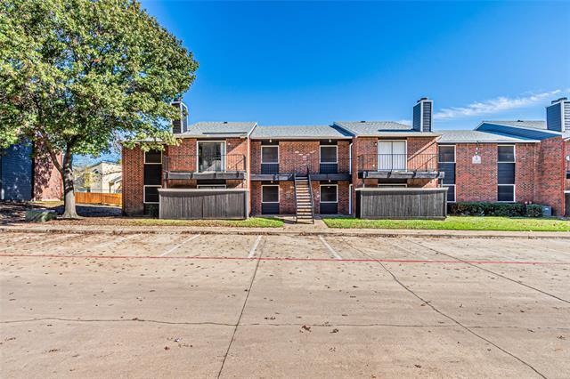 300 W Wintergreen Rd in Desoto, TX - Building Photo - Building Photo