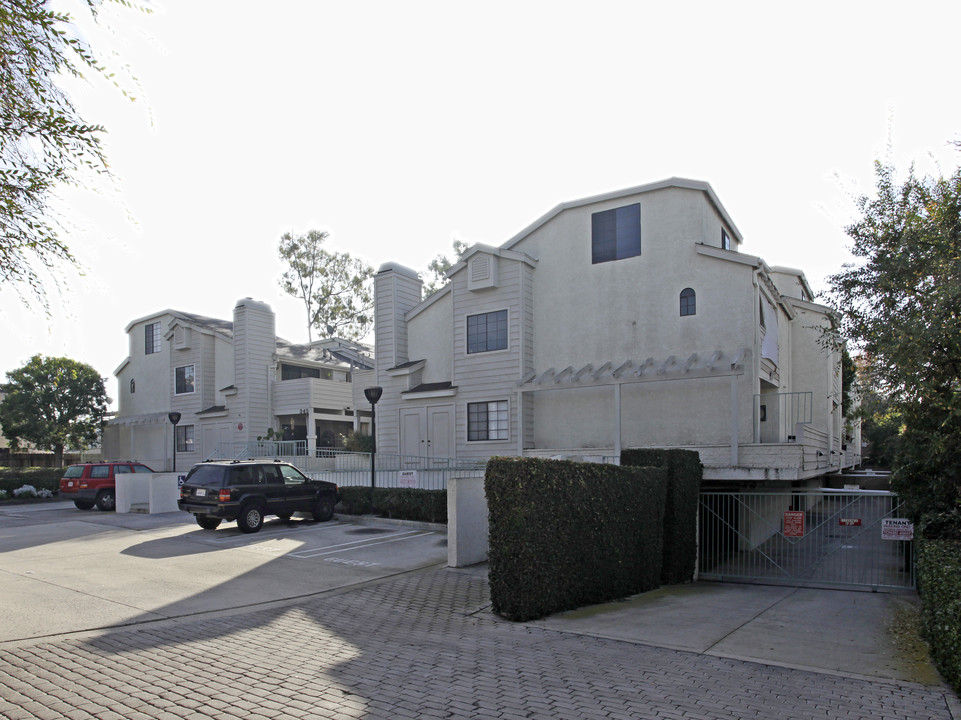 Coral Pointe in Costa Mesa, CA - Building Photo