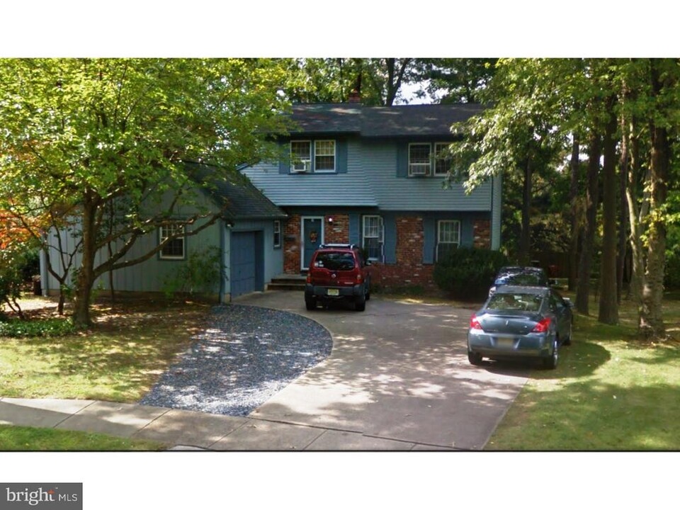 559 Florence Ave in Pitman, NJ - Building Photo