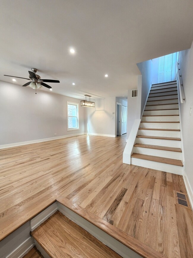 2404 S Trumbull Ave in Chicago, IL - Building Photo - Building Photo