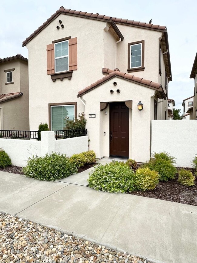 property at 5033 Denholme Ln