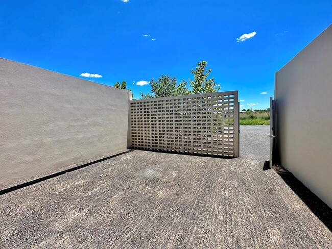 43435 Ranch to Market Rd 2810 in Marfa, TX - Foto de edificio - Building Photo