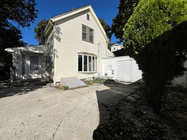 property at 3 Strafford Pl
