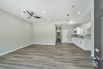 3007 Bringhurst St in Houston, TX - Foto de edificio - Building Photo