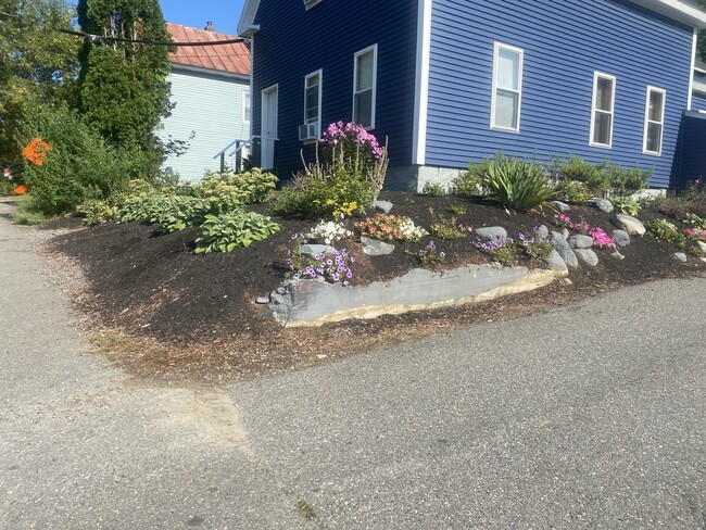 8 Burrill St, Unit 1 in Fairfield, ME - Building Photo - Building Photo