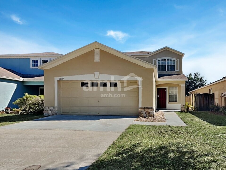 18137 Lembrecht Way in Tampa, FL - Foto de edificio