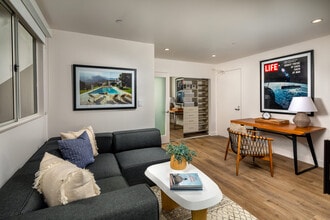 Residences on Third Street Promenade in Santa Monica, CA - Foto de edificio - Building Photo