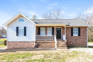 121 Lee Ct in Gallatin, TN - Building Photo