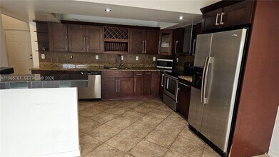 20814 San Simeon Way in Miami, FL - Building Photo - Building Photo