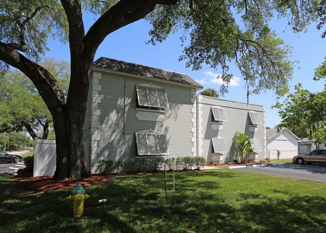4319 W North B St in Tampa, FL - Foto de edificio - Building Photo