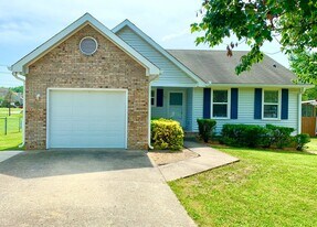 212 Bradley Ct in Clarksville, TN - Building Photo