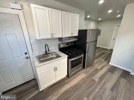 223 S 49th St in Philadelphia, PA - Building Photo