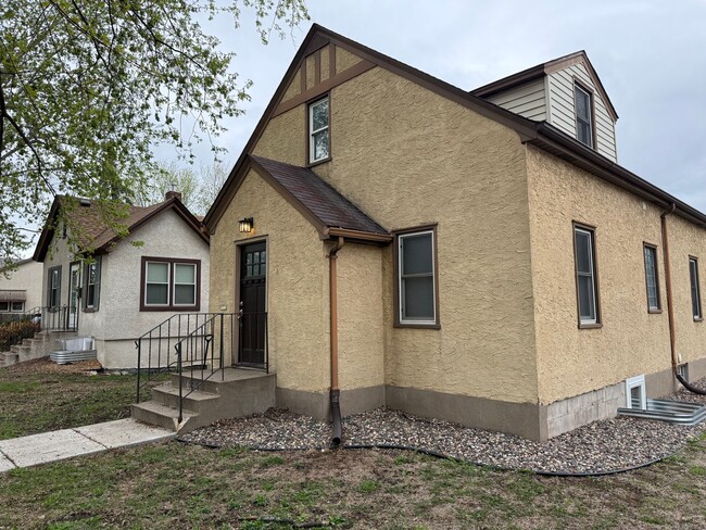 1368 Pleasant Ave in St. Paul, MN - Building Photo - Building Photo