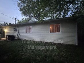 504 Saratoga Ln in Hazelwood, MO - Building Photo - Building Photo