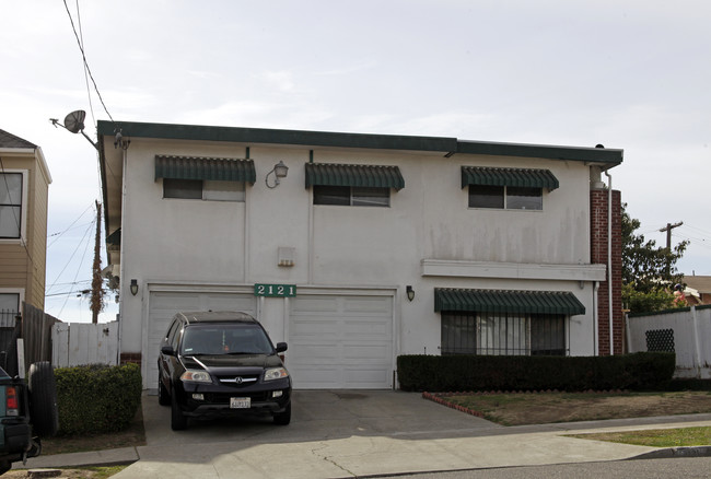 2121 E 17th St in Oakland, CA - Foto de edificio - Building Photo