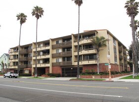 Ocean Gate Vista Apartments in Redondo Beach, CA - Building Photo