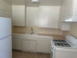 112 Garnsey Ave in Bakersfield, CA - Building Photo - Building Photo