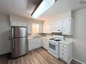 4717 N Shore Dr in Wichita Falls, TX - Building Photo - Building Photo