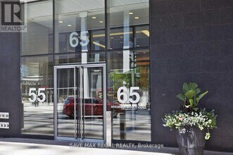 65-2565 Bremner Blvd in Toronto, ON - Building Photo - Building Photo