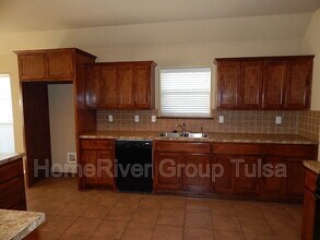 3520 West 106th St S in Jenks, OK - Building Photo - Building Photo
