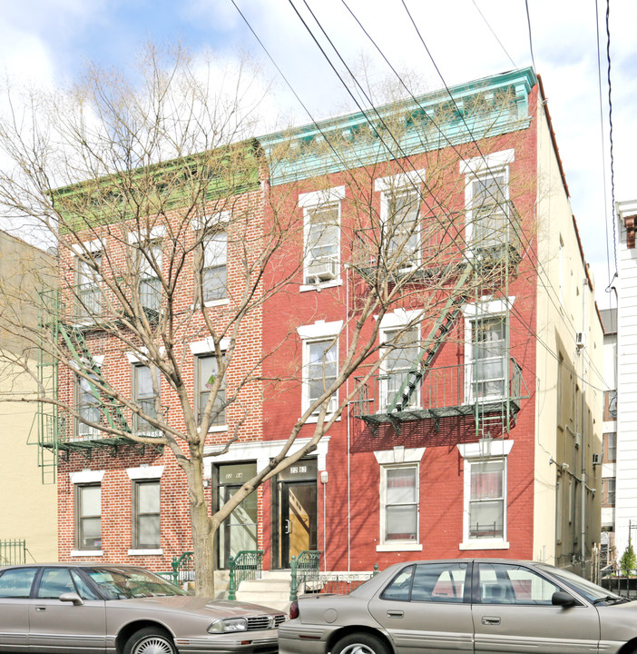 22-62 43rd St in Astoria, NY - Building Photo