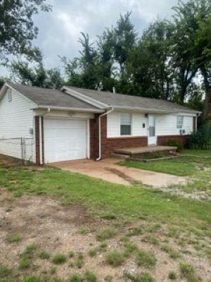 5804 N Rockwell Ave in Bethany, OK - Building Photo