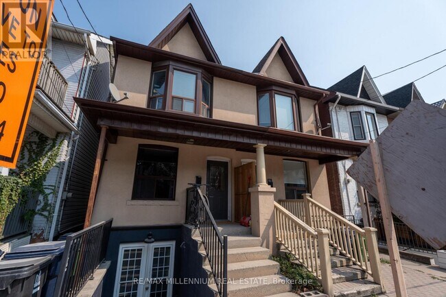 797 Pape Ave in Toronto, ON - Building Photo - Building Photo