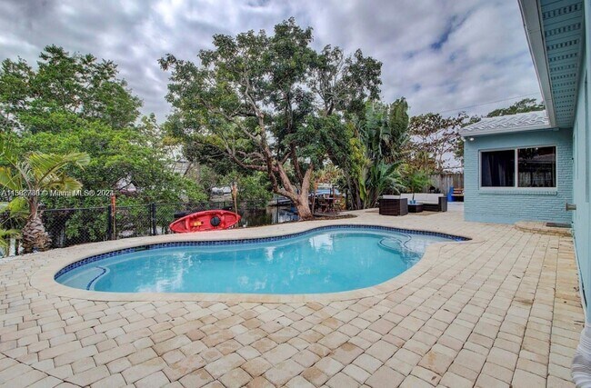 property at 320 SW 11th Ct