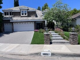 30057 Torrepines Pl in Agoura Hills, CA - Building Photo