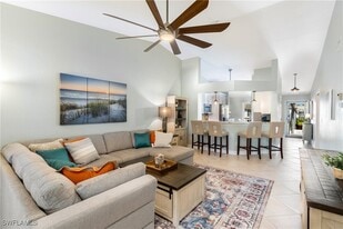 829 Tanbark Dr in Naples, FL - Building Photo